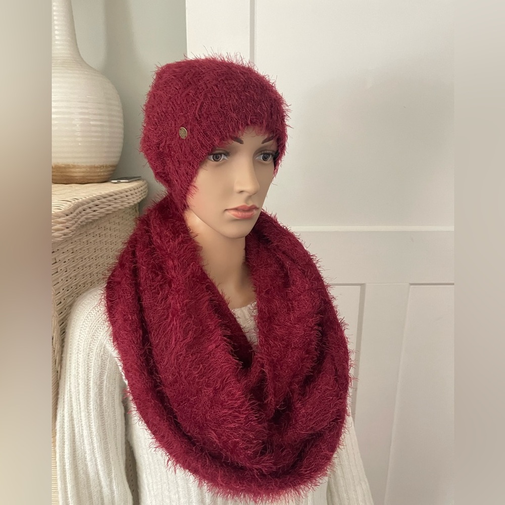 Billabong Hat and Scarf Set
